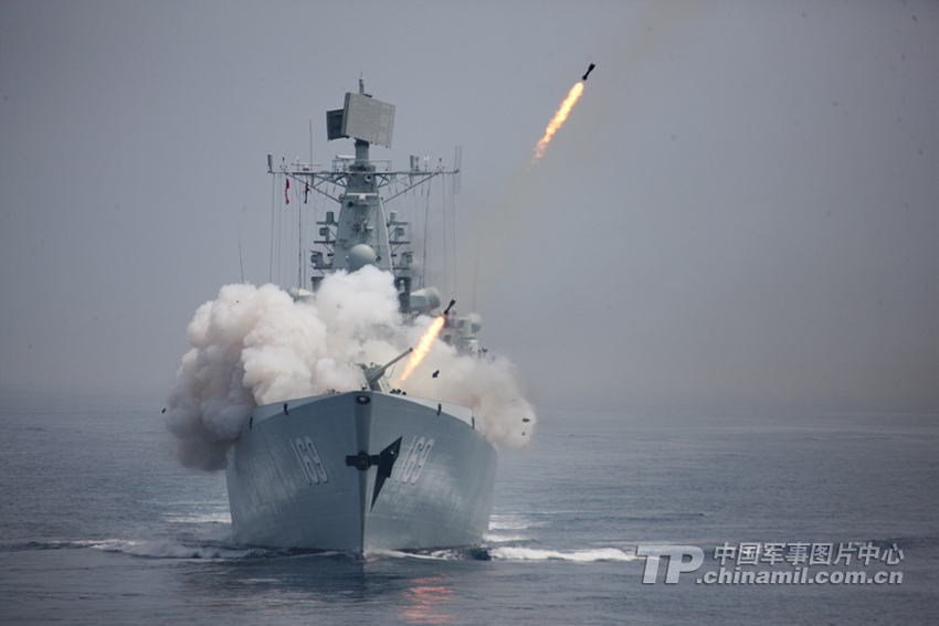 日本防衛(wèi)省稱中國(guó)海軍艦艇首次通過(guò)宗谷海峽（組圖）