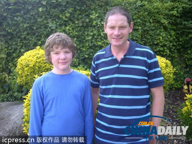英國(guó)父子共同打造蝙蝠車 大玩“角色扮演”超拉風(fēng)