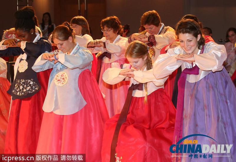 美翻了！韓國女子大學留學生穿韓服學行禮（高清組圖）