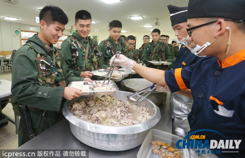美味大補(bǔ)超幸福！韓國(guó)陸軍訓(xùn)練食譜加入鮑魚參雞湯