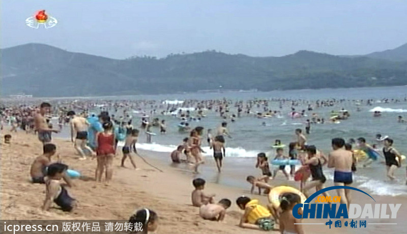 朝鮮中央電視臺(tái)播出海水浴場(chǎng)畫(huà)面 熱鬧非凡（組圖）