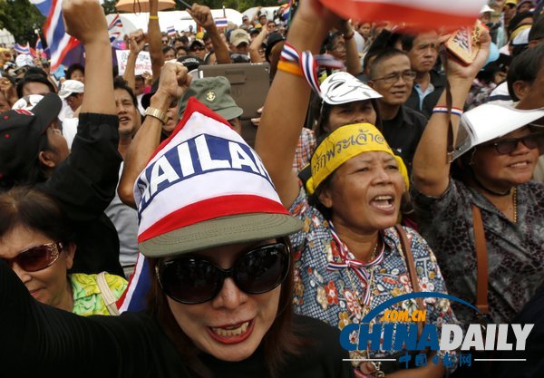 泰國再現(xiàn)反政府示威集會 數千人參加（組圖）