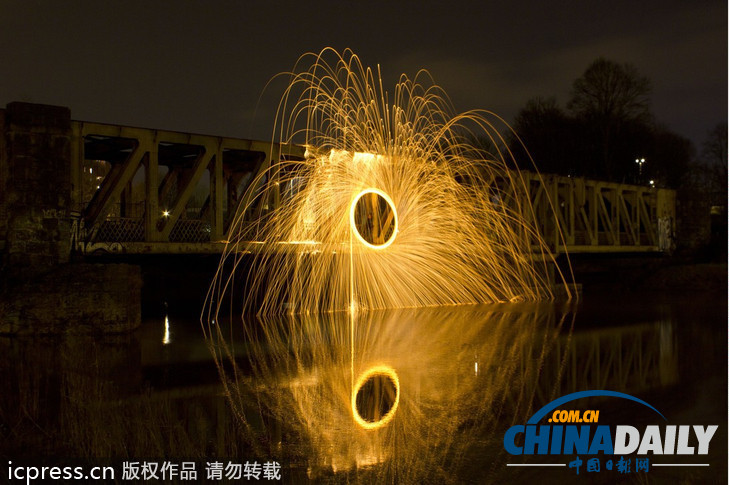 沉浸夢(mèng)幻光影世界 英國廢棄建筑獲新生