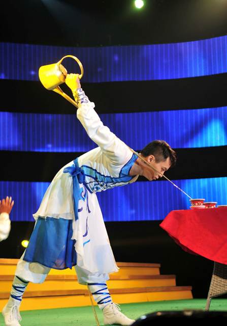 弘揚(yáng)茶文化中國夢 演繹茶藝術(shù)中國美<BR>東方盛中國名茶大使福安坦洋工夫?qū)鲑悰Q賽華美上演
