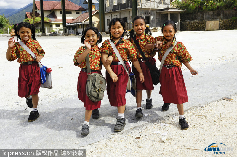 組圖：又是一年開學(xué)季 各國校服大比拼