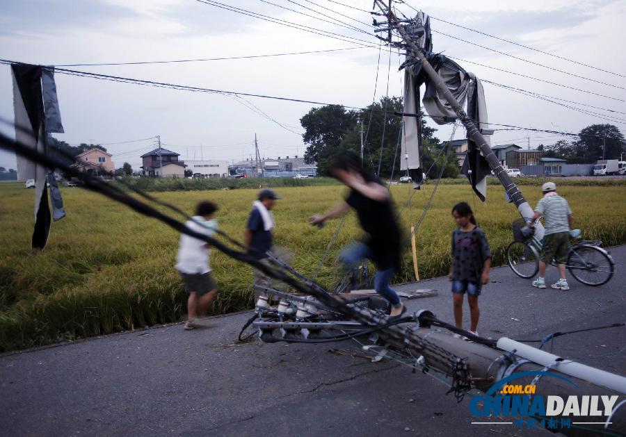 日本多地遭疑似龍卷風(fēng)襲擊 致數(shù)十人受傷