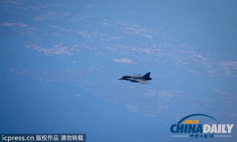 G20峰會結(jié)束 瑞典戰(zhàn)機(jī)靠近默克爾專機(jī)（圖）