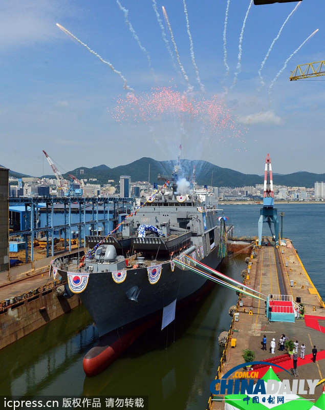 韓國新一代登陸艦“天王峰”下水 2015年實(shí)戰(zhàn)部署（組圖）