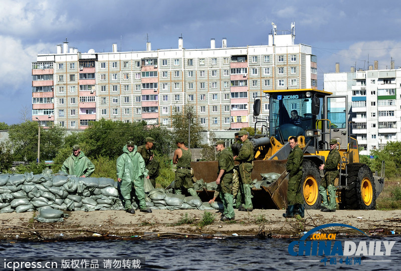 俄羅斯遠東地區(qū)洪水依舊肆虐 街道一片汪洋（圖）
