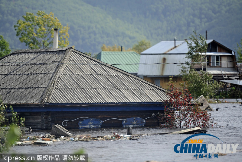 俄羅斯遠(yuǎn)東地區(qū)洪水依舊肆虐 街道一片汪洋（圖）