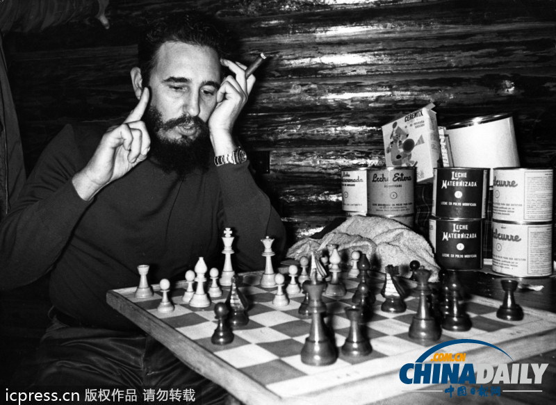 奧巴馬戒煙只因怕老婆 盤點(diǎn)那些煙不離手的政要