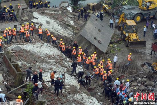 孟買居民樓倒塌已致60人死 救援人員停止搜救