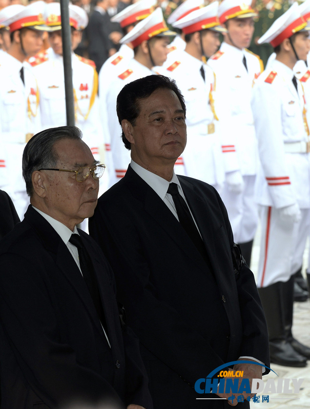 武元甲大將葬禮舉行 越南主席和總理出席儀式（圖）