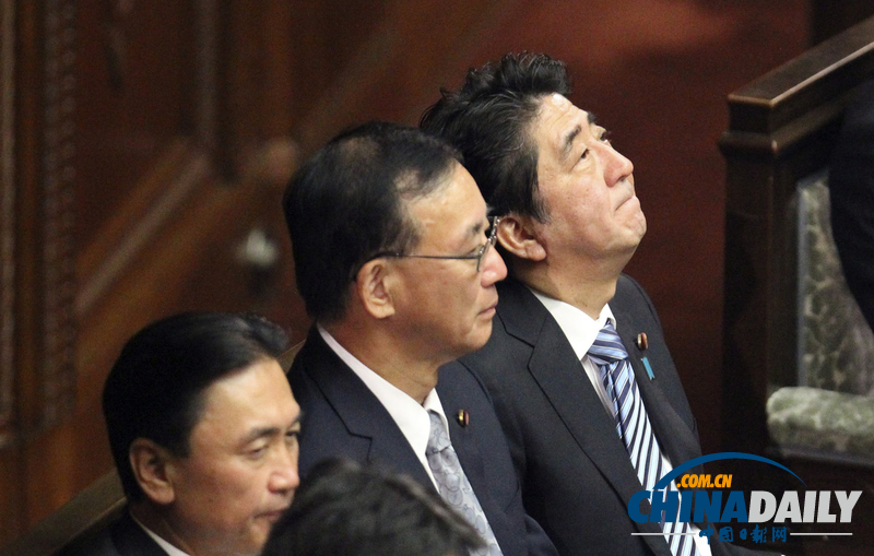 日本召開臨時(shí)國會 天皇致辭安倍鼓吹自衛(wèi)權(quán)（組圖）