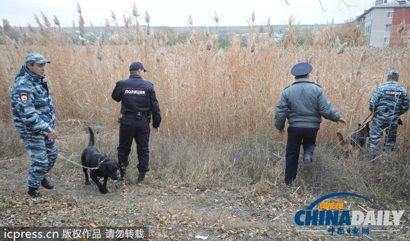 俄羅斯公交車(chē)爆炸案致6死30傷 嫌犯系達(dá)吉斯坦“女人彈”