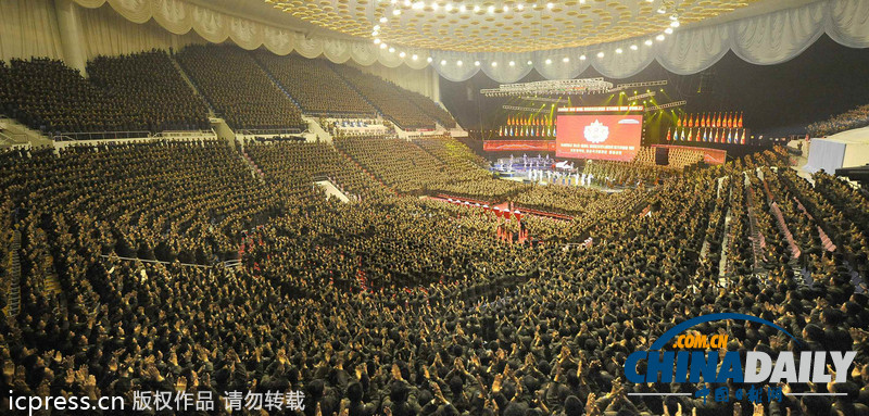 金正恩嘉獎(jiǎng)連長(zhǎng)政治指導(dǎo)員 與士兵親密合影（圖文）