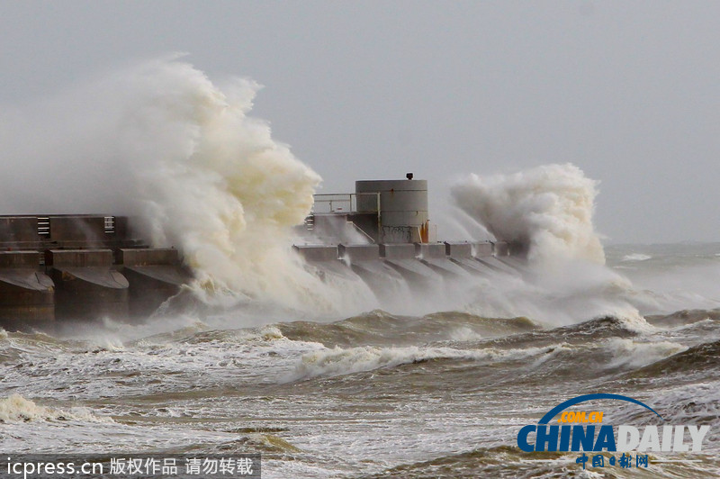 英國迎戰(zhàn)“颶風級”風暴 海陸空交通大受影響（高清組圖）