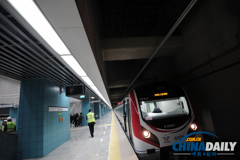 馬爾馬拉海底隧道開(kāi)通 安倍與土耳其總理乘車(chē)體驗(yàn)