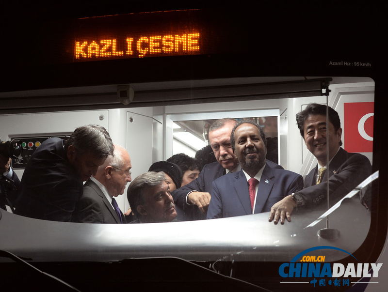 馬爾馬拉海底隧道開(kāi)通 安倍與土耳其總理乘車體驗(yàn)