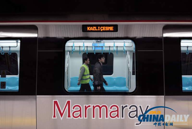 馬爾馬拉海底隧道開(kāi)通 安倍與土耳其總理乘車體驗(yàn)