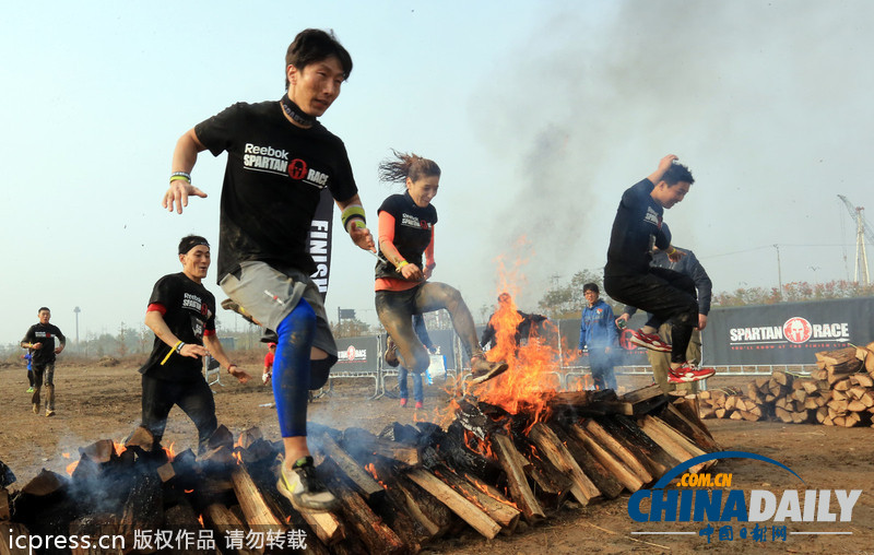 韓國(guó)舉行銳步斯巴達(dá)比賽 “女漢紙”不讓須眉（圖）