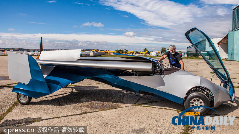 斯洛伐克“飛車”試飛成功 乘車翱翔天空不是夢(mèng)