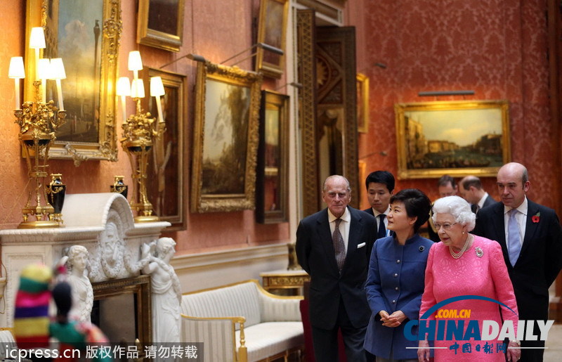 韓國總統(tǒng)樸槿惠訪問英國 受英女王夫婦接待