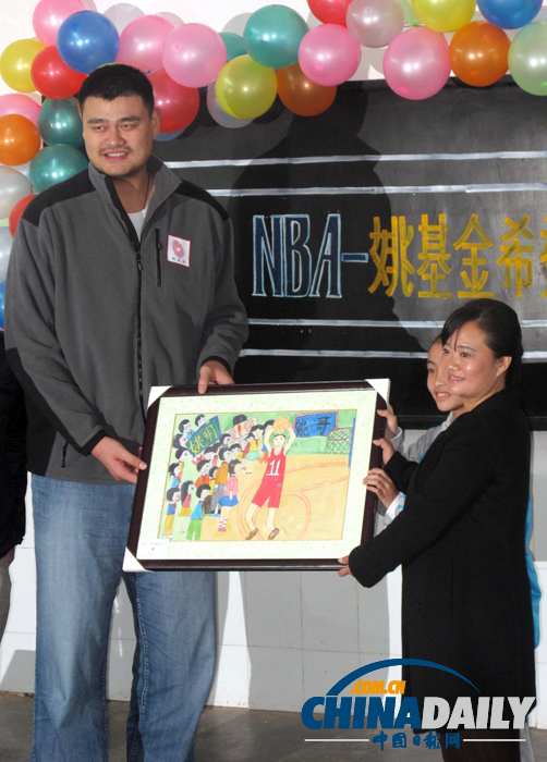姚明最近在忙啥？宣傳自有品牌、出席希望小學(xué)典禮