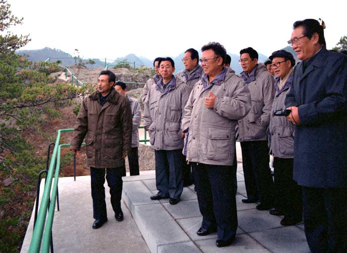 朝鮮機關(guān)報刊登圖文 紀念金正日逝世兩周年