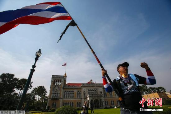 泰國總理英拉稱政府愿與反對派談判以結(jié)束危機(jī)
