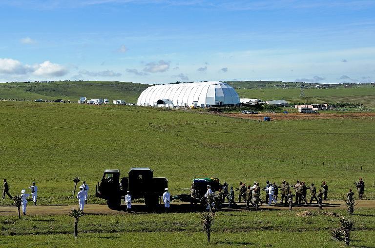 曼德拉遺體葬于家族墓地 4500賓客出席國(guó)葬儀式