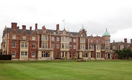 英女王莊園住房捉襟見肘？王室成員將住傭人房過圣誕