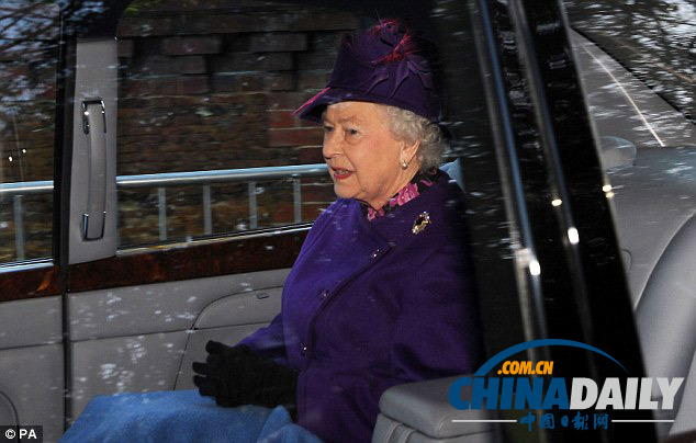 英女王打破傳統(tǒng) 教堂禮拜歸來(lái)拒收兒童獻(xiàn)花