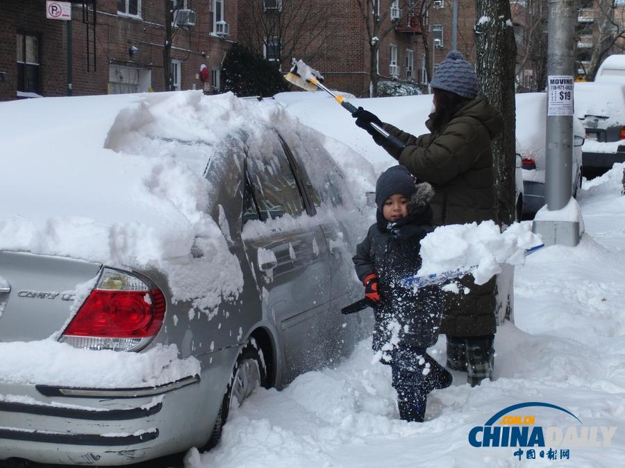 美國(guó)中東部遭遇暴風(fēng)雪 致10余人死亡