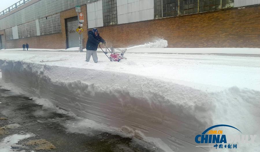 美國中東部遭遇暴風(fēng)雪 致10余人死亡