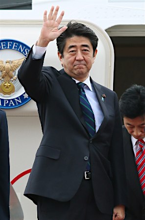 “地球儀外交”對(duì)抗中國(guó)？日媒分析安倍訪非四大目的