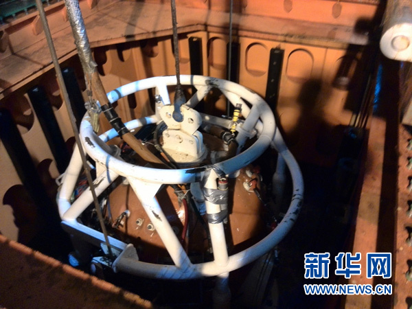 中國首次人工潛入300米深海“龍宮”探摸成功