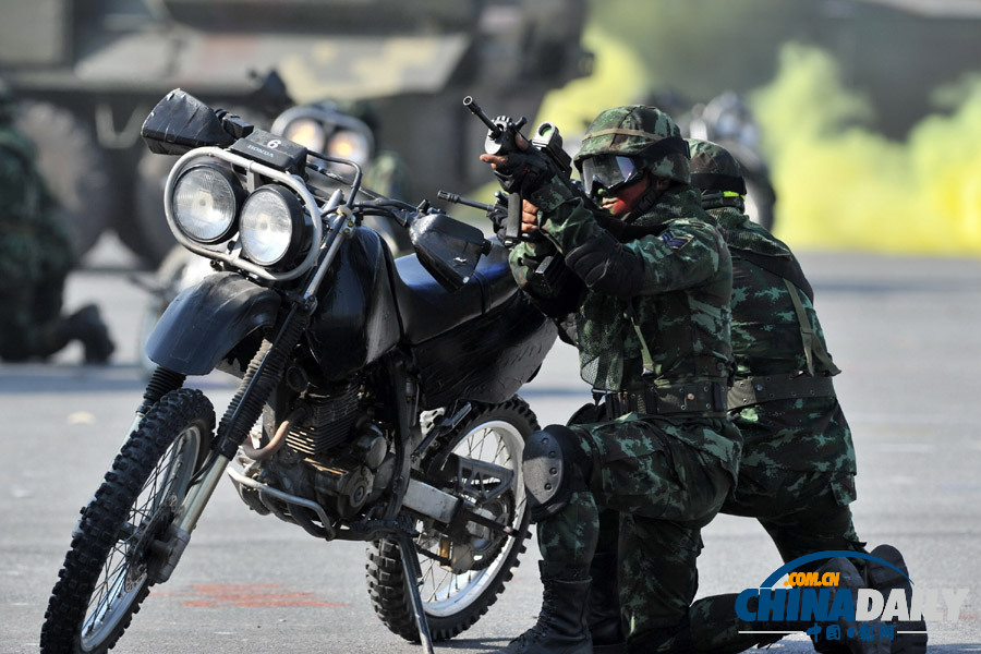 泰國(guó)舉行閱兵式慶祝“建軍節(jié)”