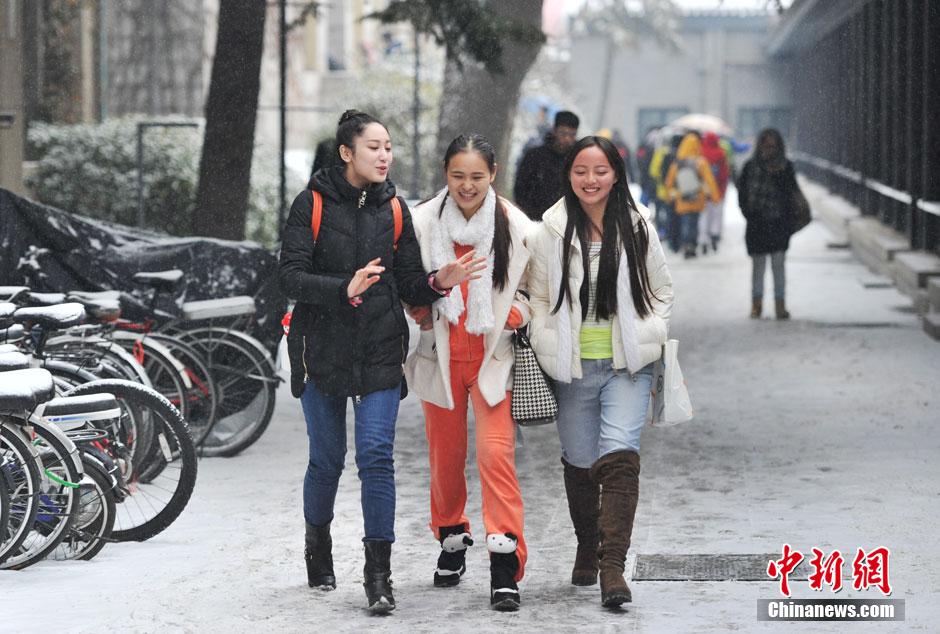 中戲藝考初試 考生雪天趕考