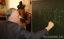 俄老人為當(dāng)冬奧志愿者自學(xué)英語(yǔ)漢語(yǔ) 坦承前者易掌握