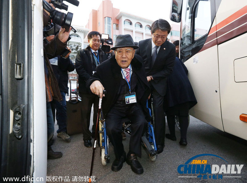 首輪朝韓離散家屬團(tuán)聚結(jié)束 老人追車(chē)表達(dá)不舍