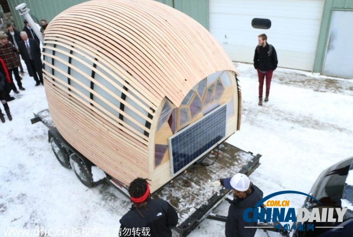 美國學(xué)生建造可移動(dòng)“豆莢屋” 低成本低能耗超環(huán)保