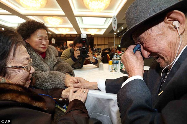 韓朝離散家屬團(tuán)聚活動(dòng)結(jié)束 難舍之情溢于言表
