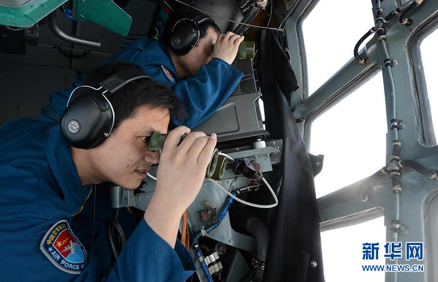 中國(guó)空軍繼續(xù)出動(dòng)飛機(jī)在失聯(lián)海域搜尋黑匣子信號(hào)