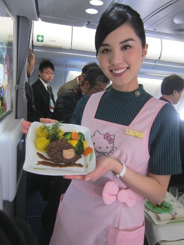 臺(tái)灣超萌Hello Kitty飛機(jī) 空姐更萌