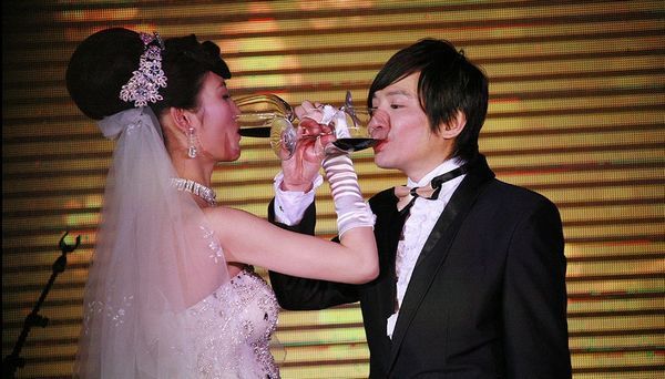 吳奇隆劉詩詩17歲之差 港臺(tái)大叔都愛找內(nèi)地嫩妻？