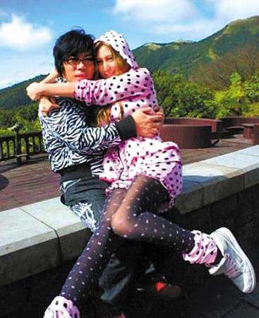 吳奇隆劉詩詩17歲之差 港臺(tái)大叔都愛找內(nèi)地嫩妻？