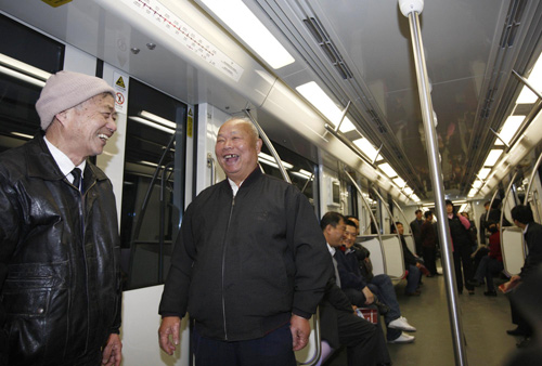 New subway starts trail run in Shanghai