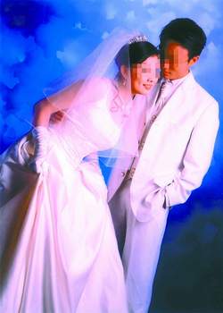 大學(xué)生畢業(yè)分手拍婚紗照成