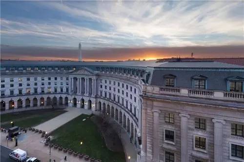 伊萬(wàn)卡·特朗普在特朗普國(guó)際酒店開(kāi)業(yè)典禮上的演講